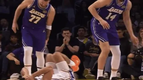 同胞欢聚龙舟情，亲情浓厚乐融融